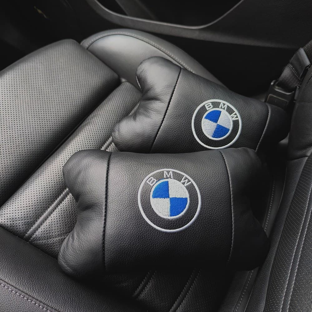 Набір автомобільних подушок з натуральної шкіри BMW фото