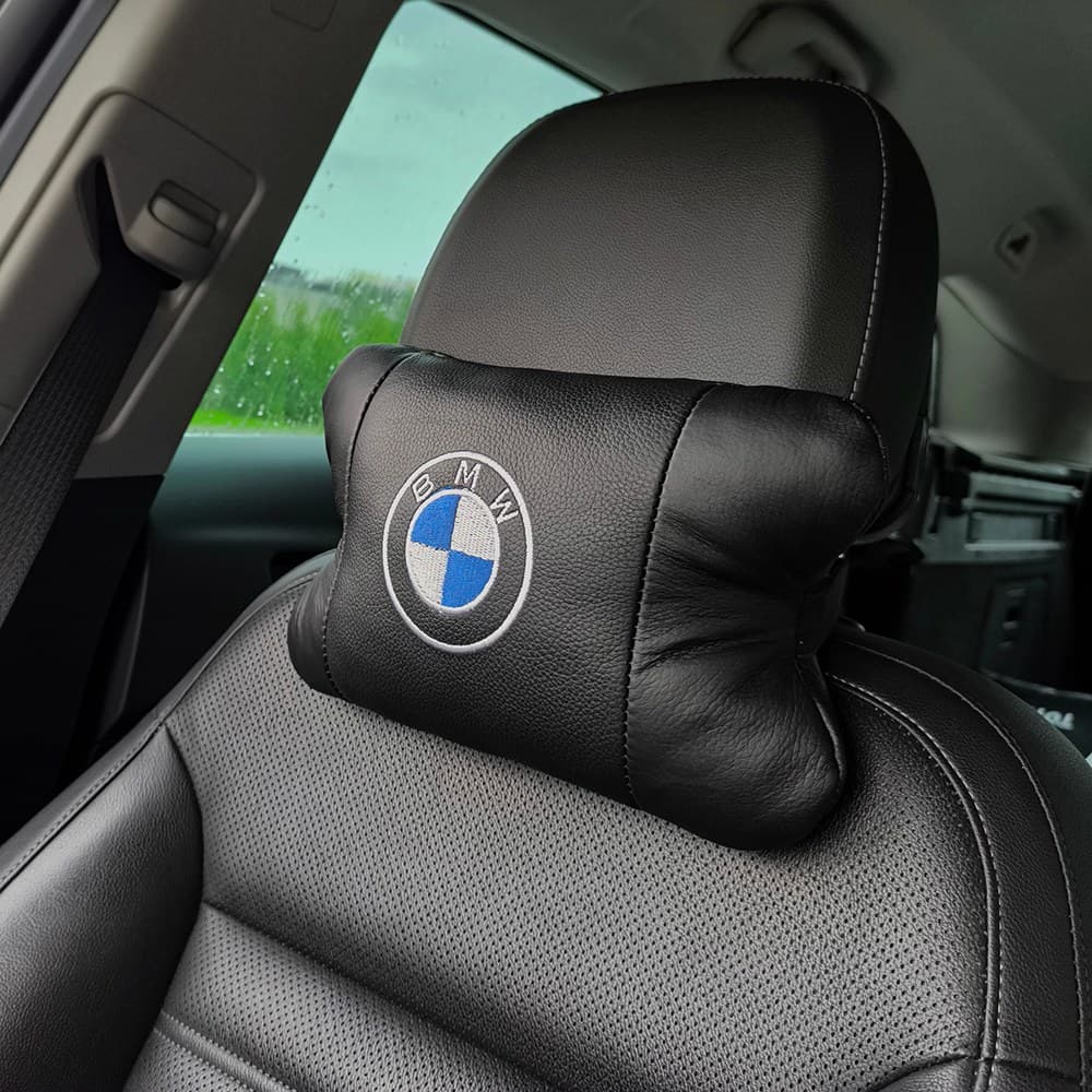 Набір автомобільних подушок з натуральної шкіри BMW фото