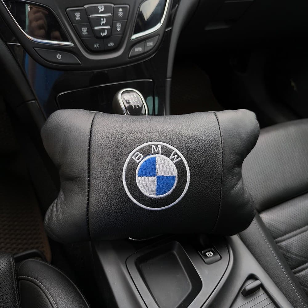 Набір автомобільних подушок з натуральної шкіри BMW фото